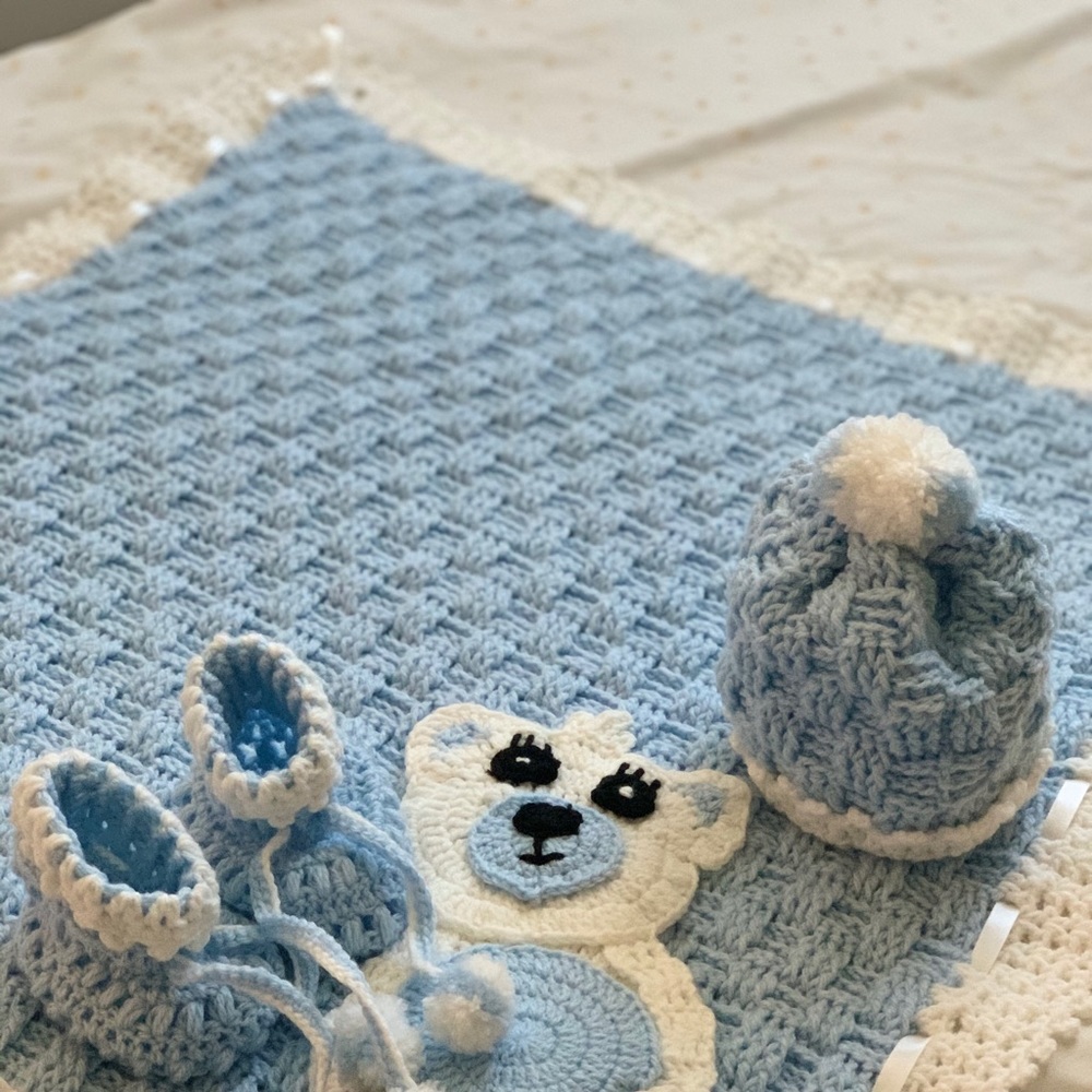 Hand made baby set croche